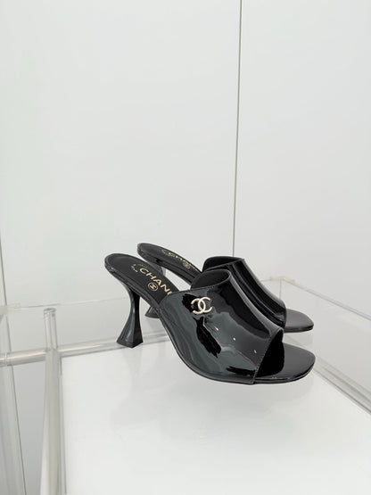 Chanel 26 Sandal 90 Black in Patent Leather 597367