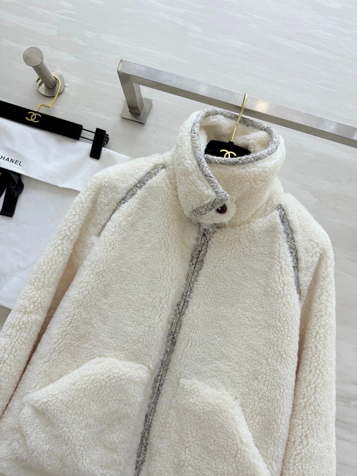 CHANEL 25S SHEARLING COLLAR JACKET 473