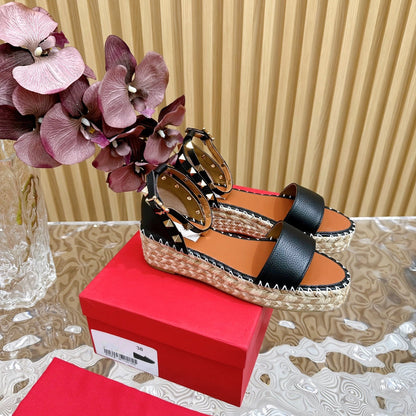 Rockstud Espadrille 45mm Black leather sandals