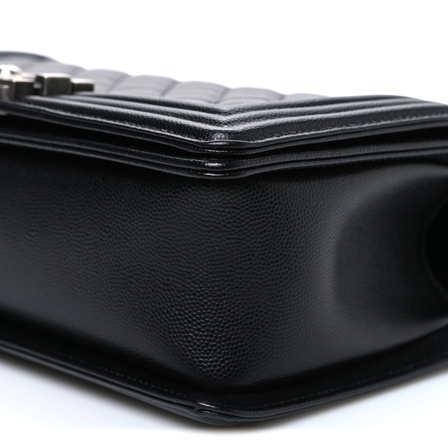 Caviar Quilted Medium Boy Flap Black