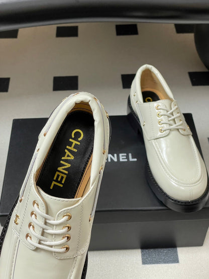 CC 26 Lace-Up Loafer White Sheepskin 594249