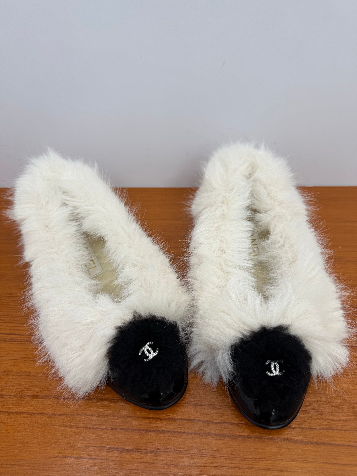 CC Coco Neige 25/26 Ballet Flats Black Suede White Furry