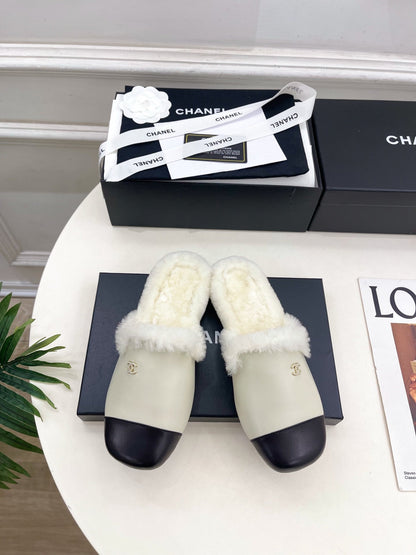 CC 25K Double C Pearl Fur Slippers Black Warm Beige Calfskin Shearing 586998