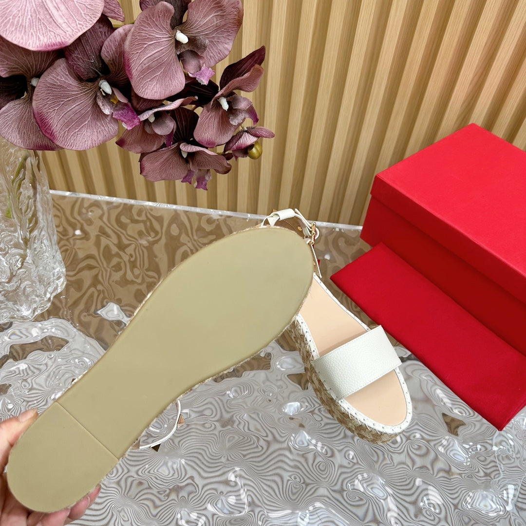 Rockstud Espadrille 45mm White leather sandals
