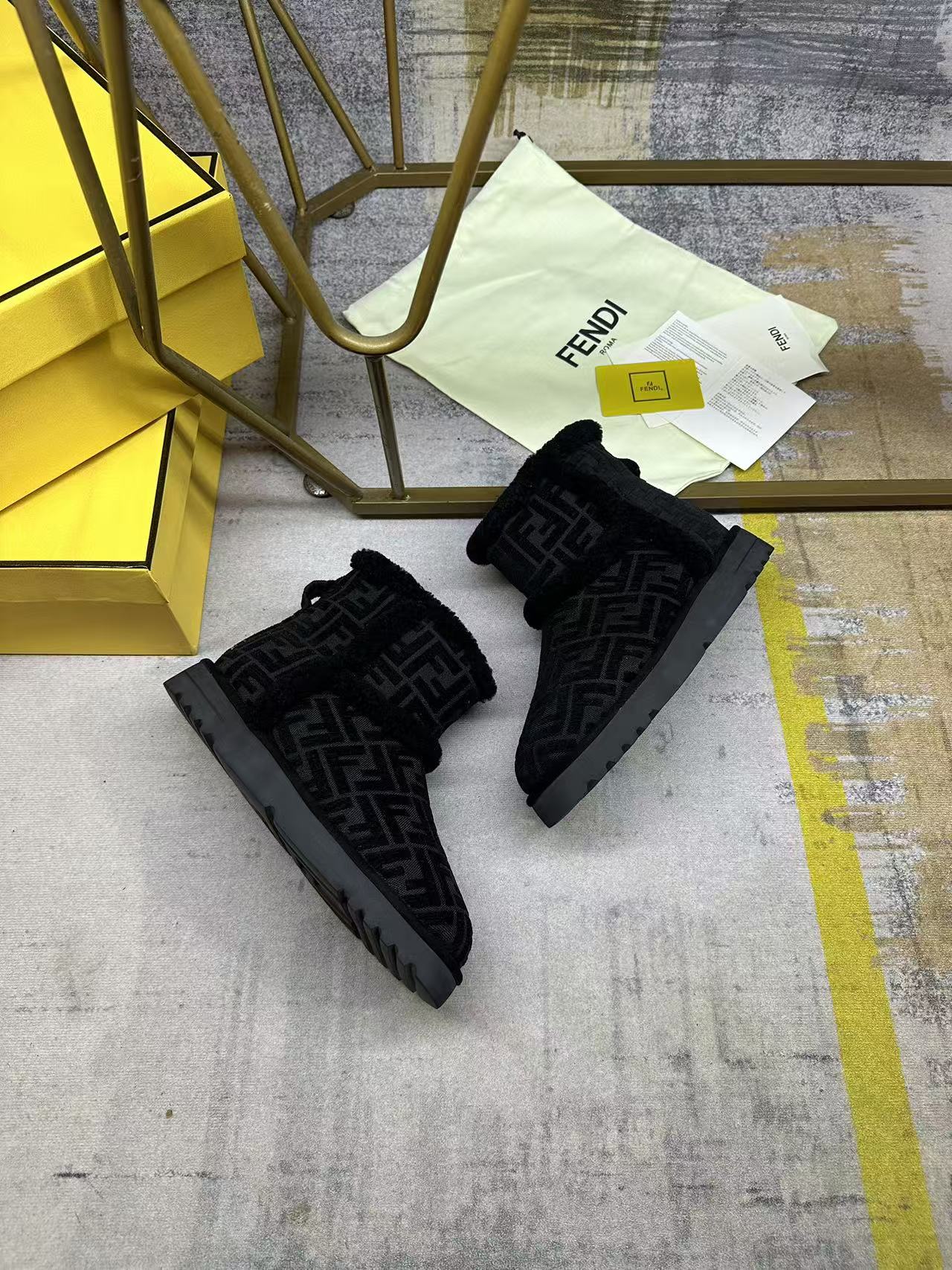 Fendi Laster Hot-Selling Snow Boots Black Suede 575436