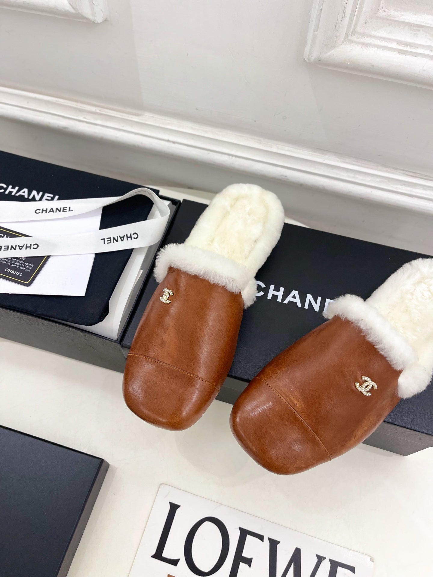 CC 25K Double C Pearl Fur Slippers Brown White Calfskin Shearing 586999