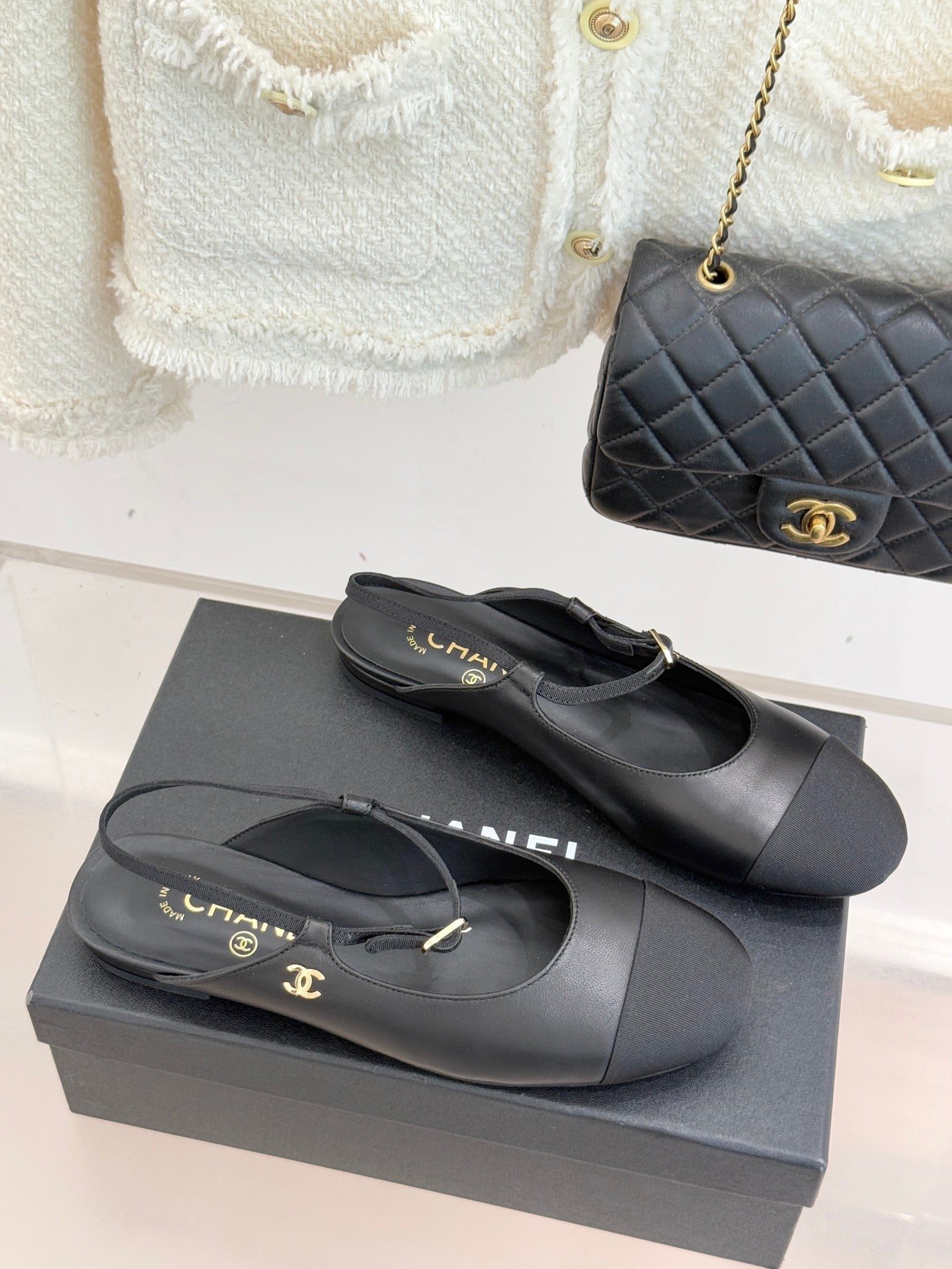 26C Two-tone Double C Flat Shoes Black Sheeskin 557688