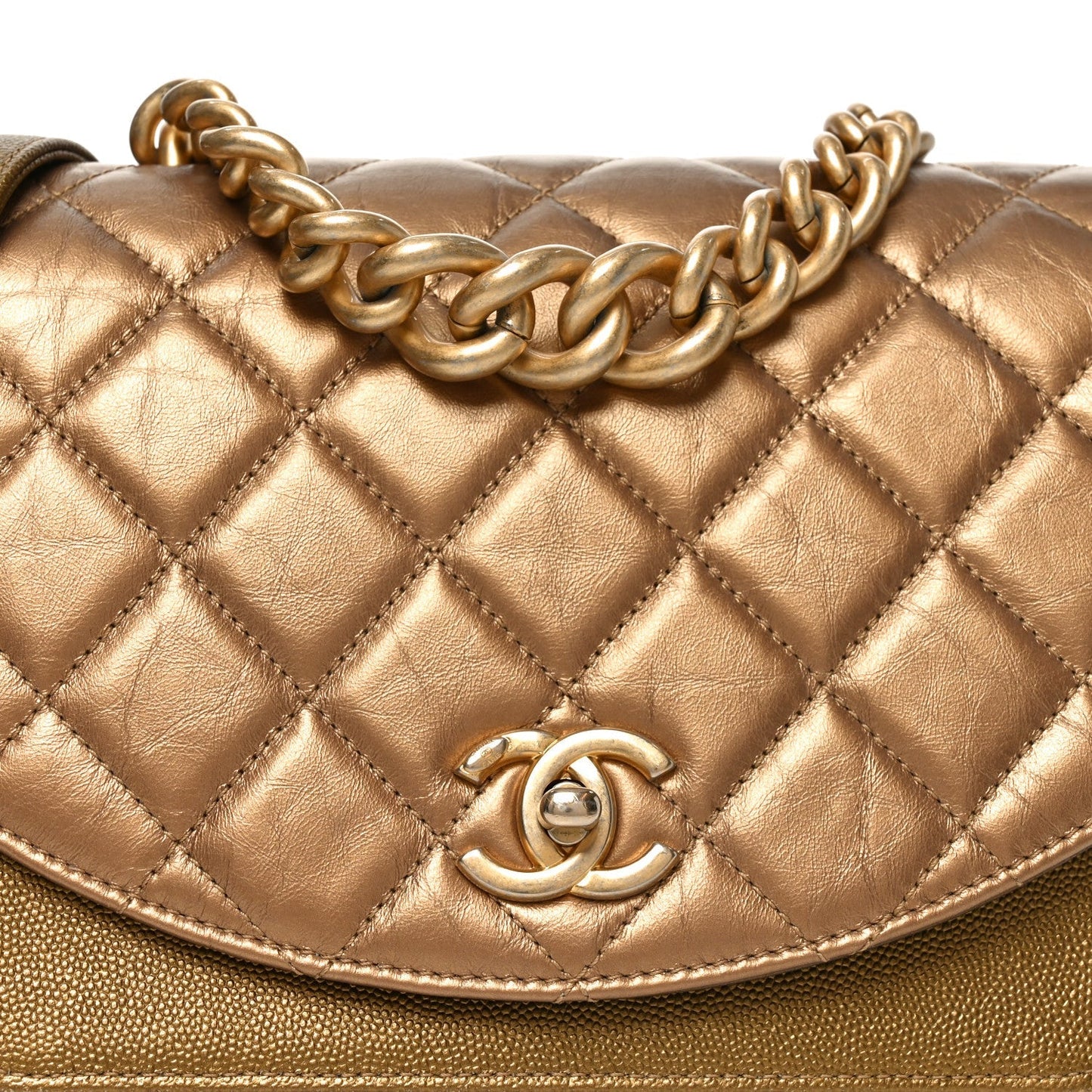 Metallic Calfskin Caviar Quilted Chain Handle Flap Gold