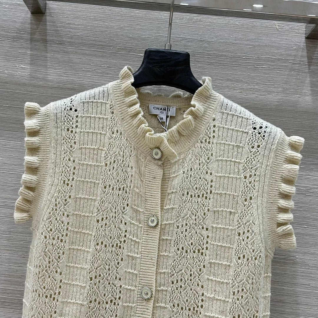 CHANEL SLEEVELESS TOP STYLE 72