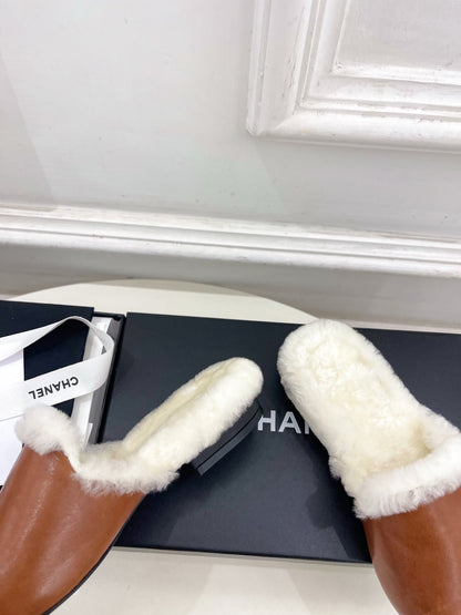CC 25K Double C Pearl Fur Slippers Brown White Calfskin Shearing 586999