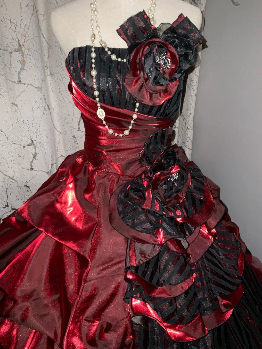 formaldressy-Burgundy-Black Paneled Shiny Satin Strapless Sleeveless Floor-Length Gothic Ball Gown gh6317