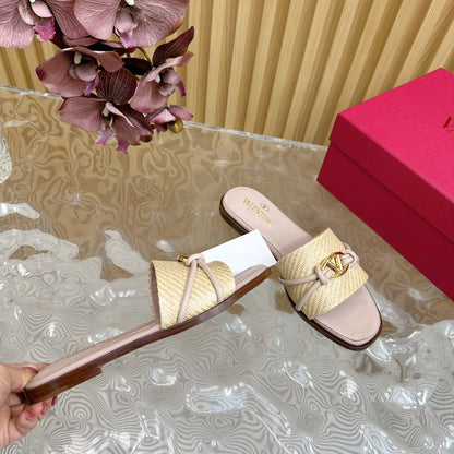 VLogo Raffia-Trimmed Leather Slides In Rose Pink Mix Beige Sedge Weaving Yarn And Lambskin 102809