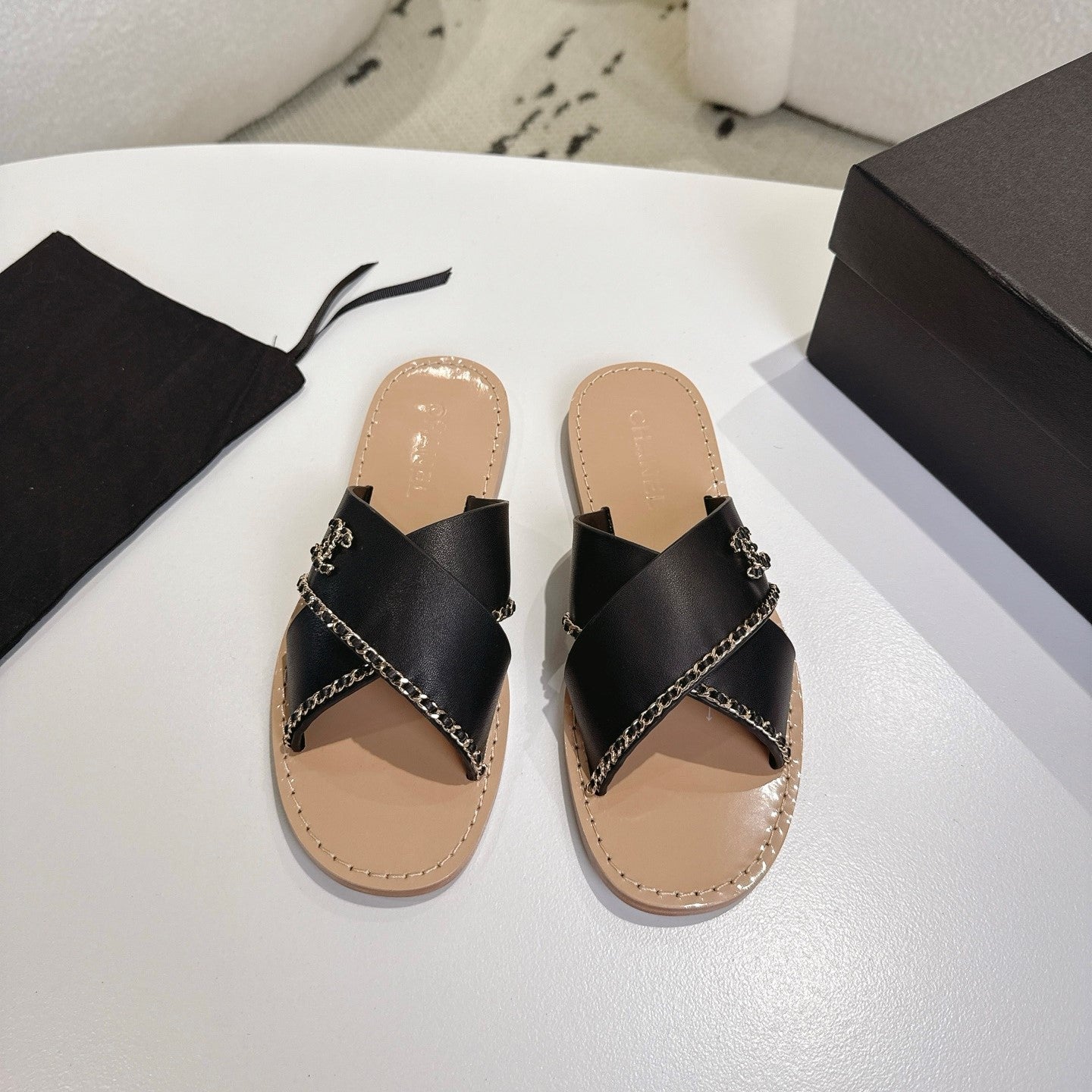 CC Cruise 2025/26 Mules Black Light Beige Calfskin 570316