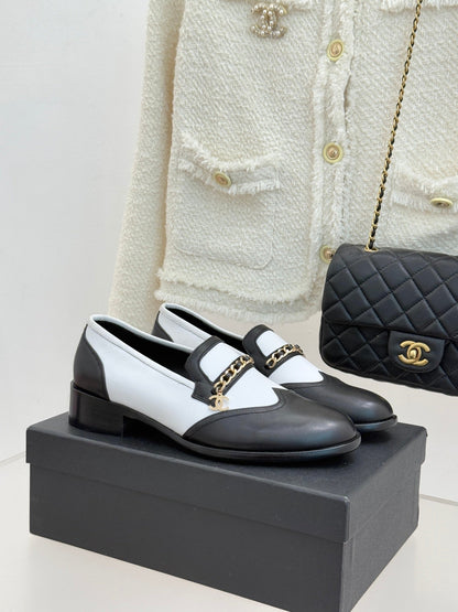 CC 25s Double C Buckle Loafers Black White Calfskin 557705