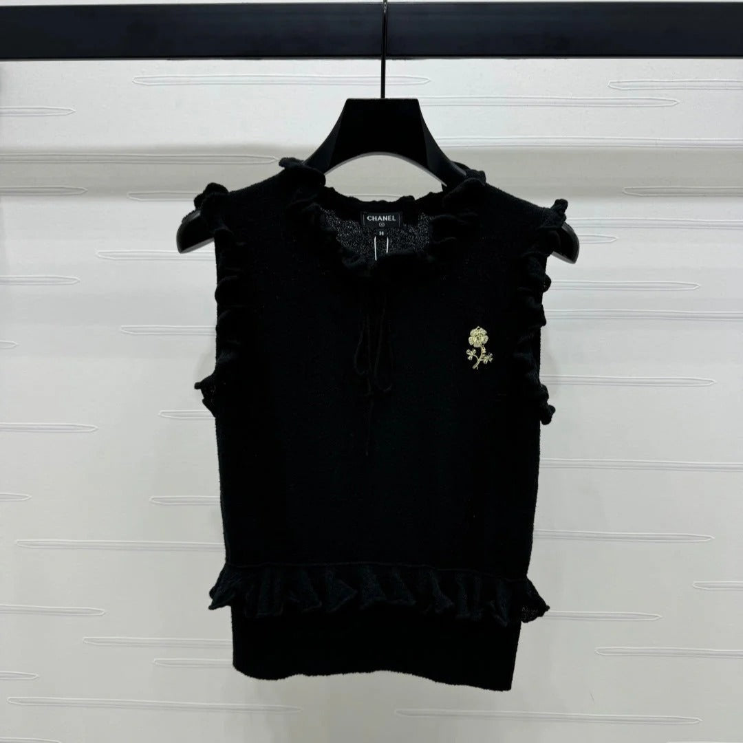 CHANEL SLEEVELESS TOP WITH RUFFLED COLLAR 274888