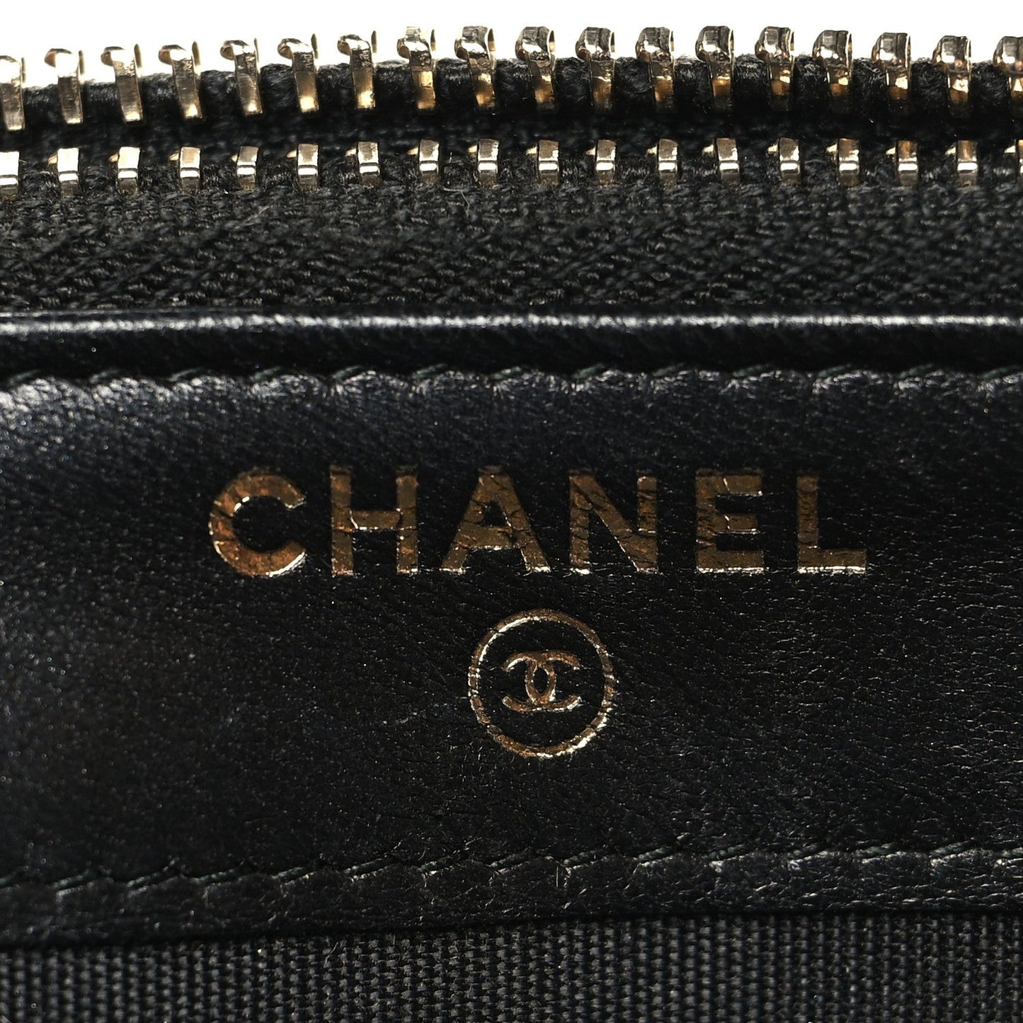 Goatskin Enamel Quilted Small Clutch With Chain Black