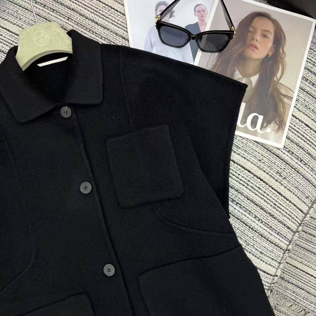 HM mid-length double-faced cashmere lapel black vest