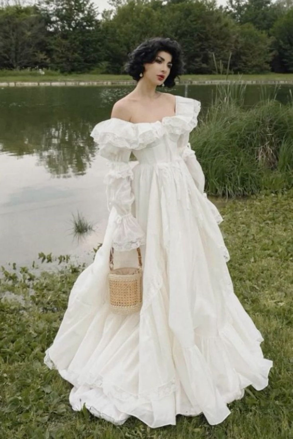 formaldressy- White Long-Sleeved Floor-Length Ball Gown With Tulle gh6220