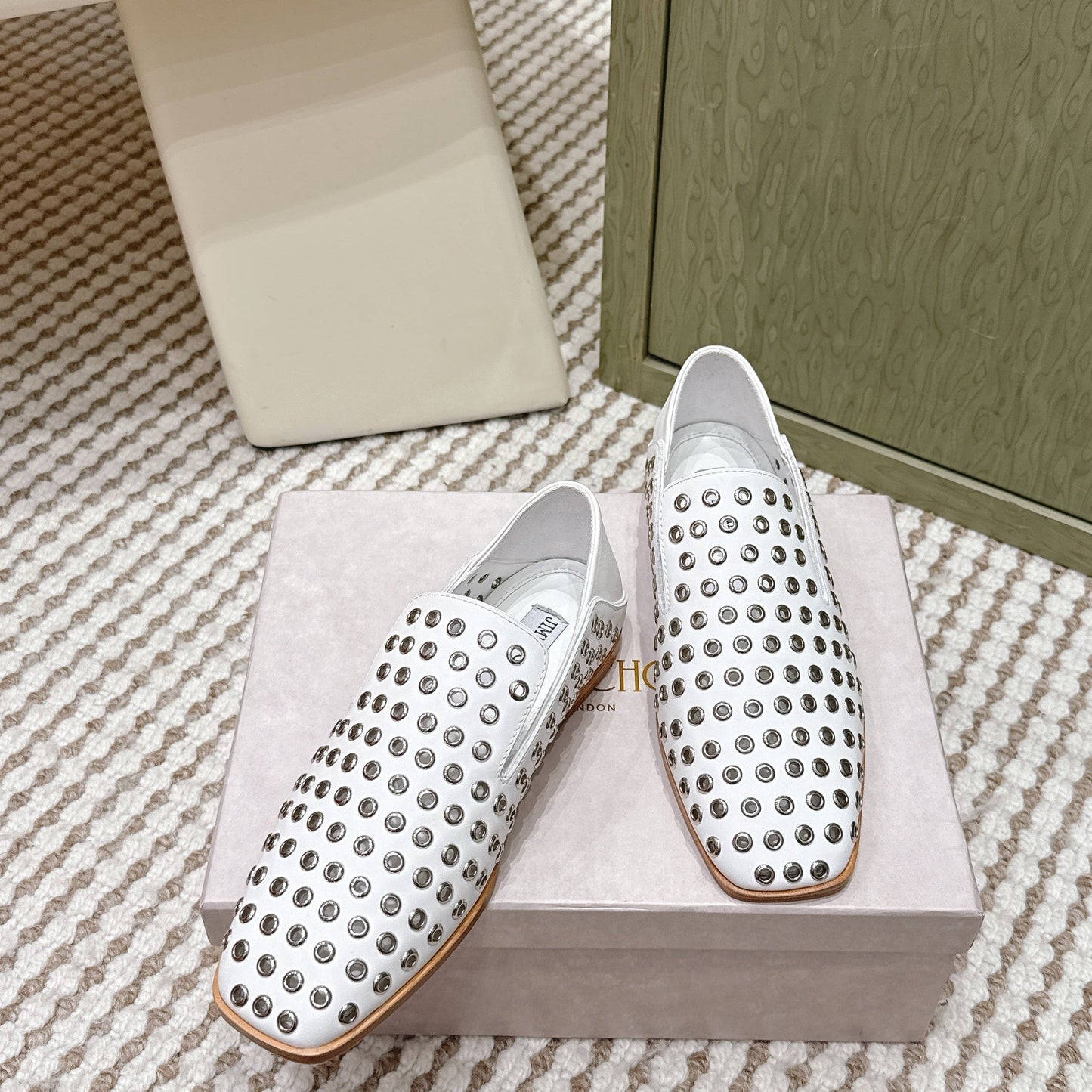 Jimmy Choo Eliot flat Slippers Metallic Eyelets White Calfskin 568493
