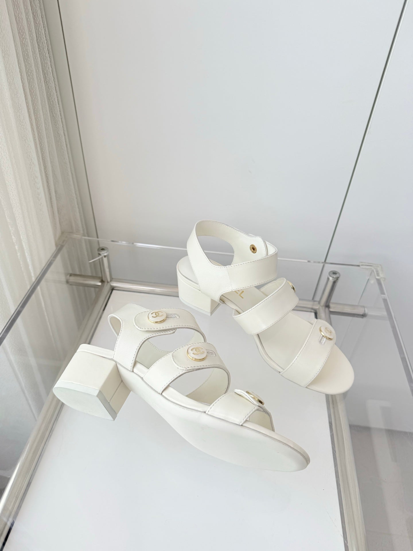 Chanel 26 Turnlock 40 White Sandal Heels in Lambskin 597402