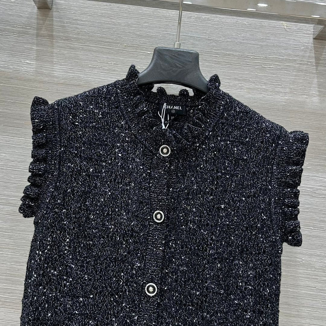 CHANEL SLEEVELESS TOP STYLE 74