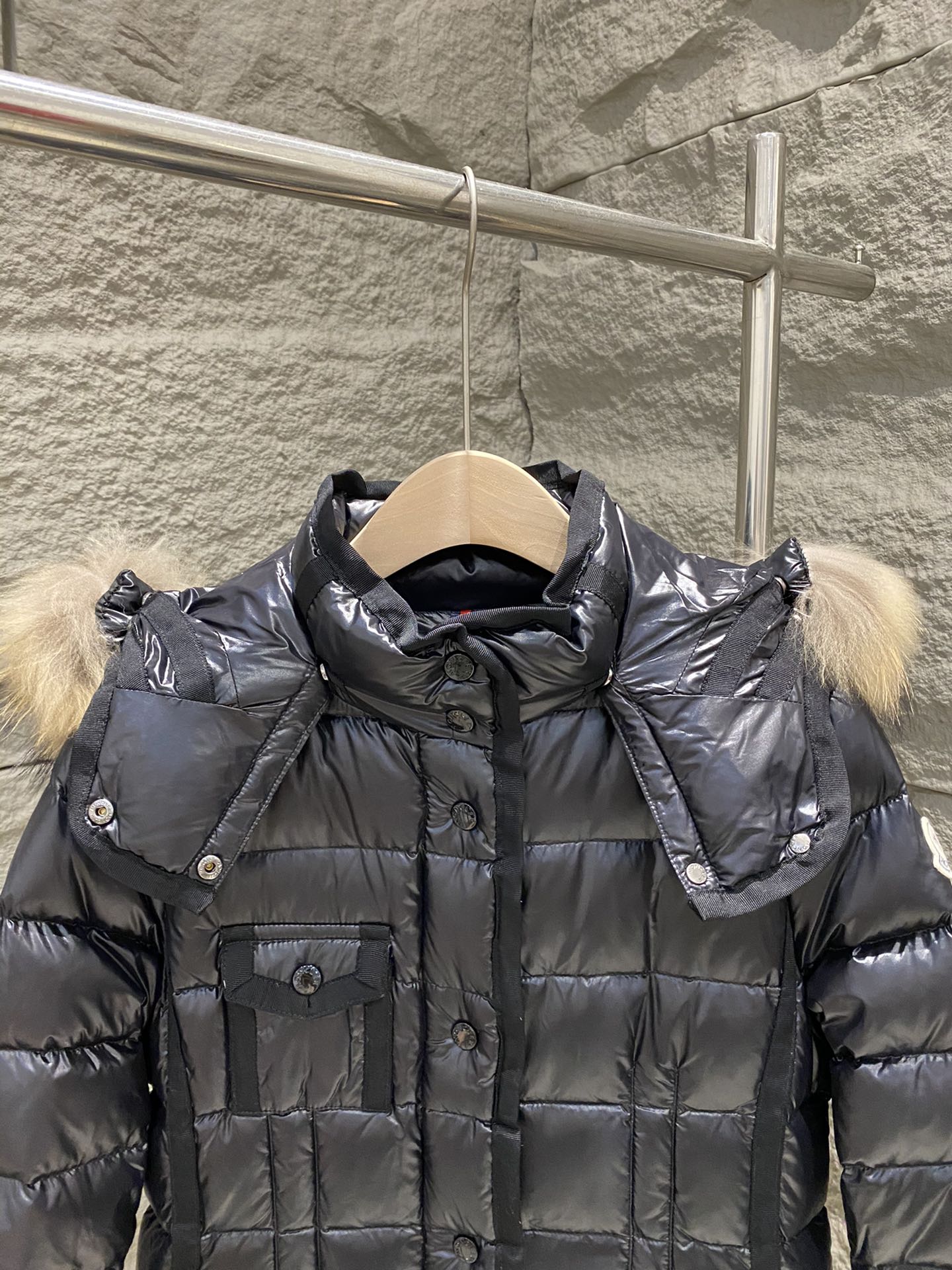 Moncler Puffer Jacket Hood Black Fur 341352