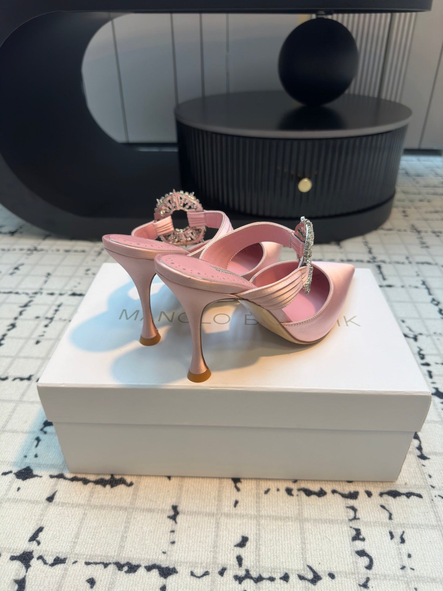 Manolo Satin Maidugura Mules 90mm Pink Satin