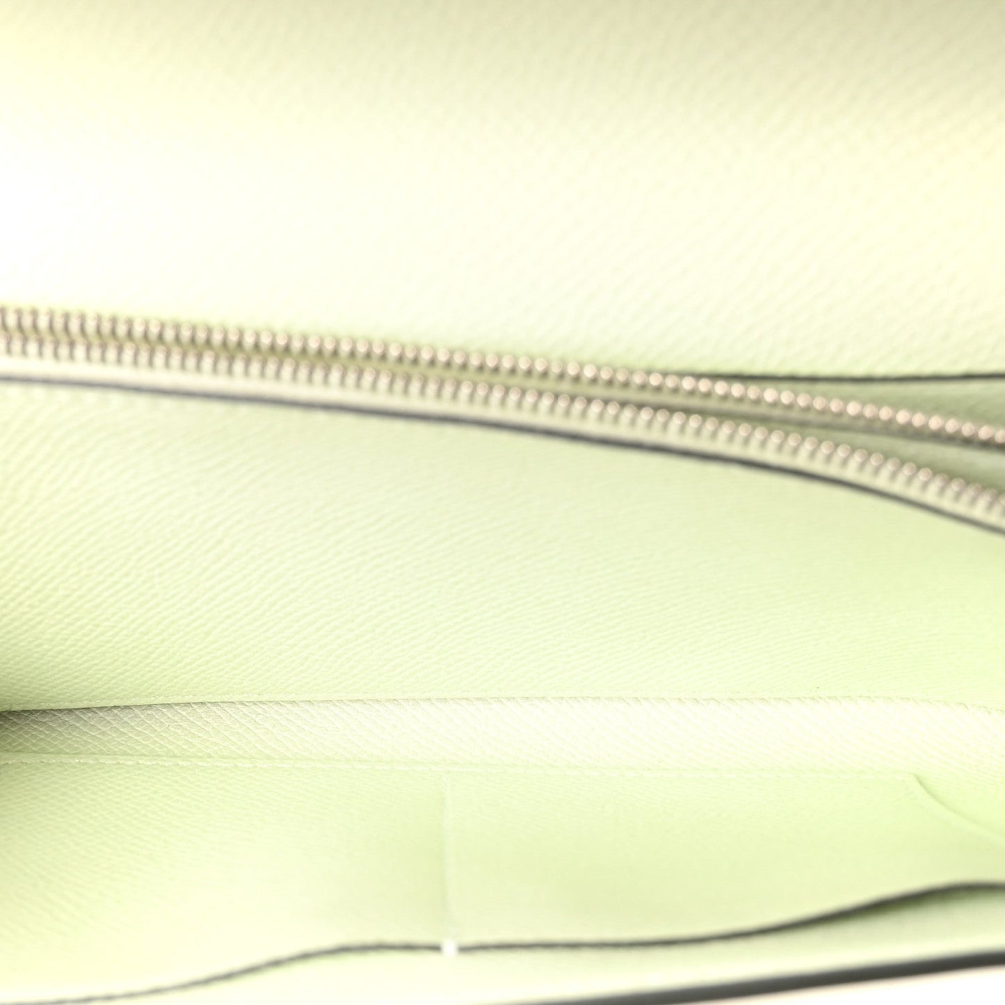 Epsom Kelly Wallet To Go Vert Fizz