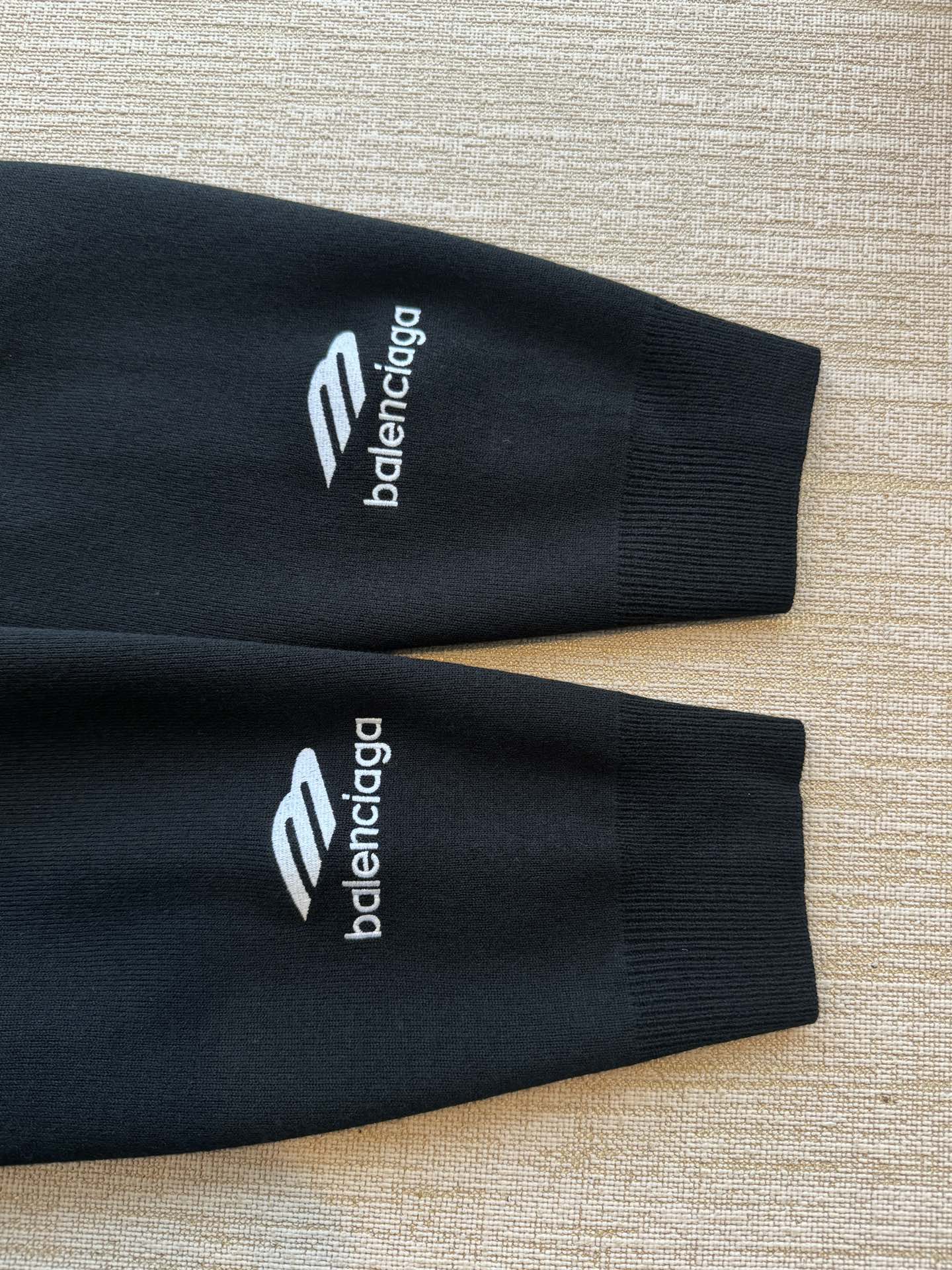 Maglione Balenciaga 25 in lana nera 0017