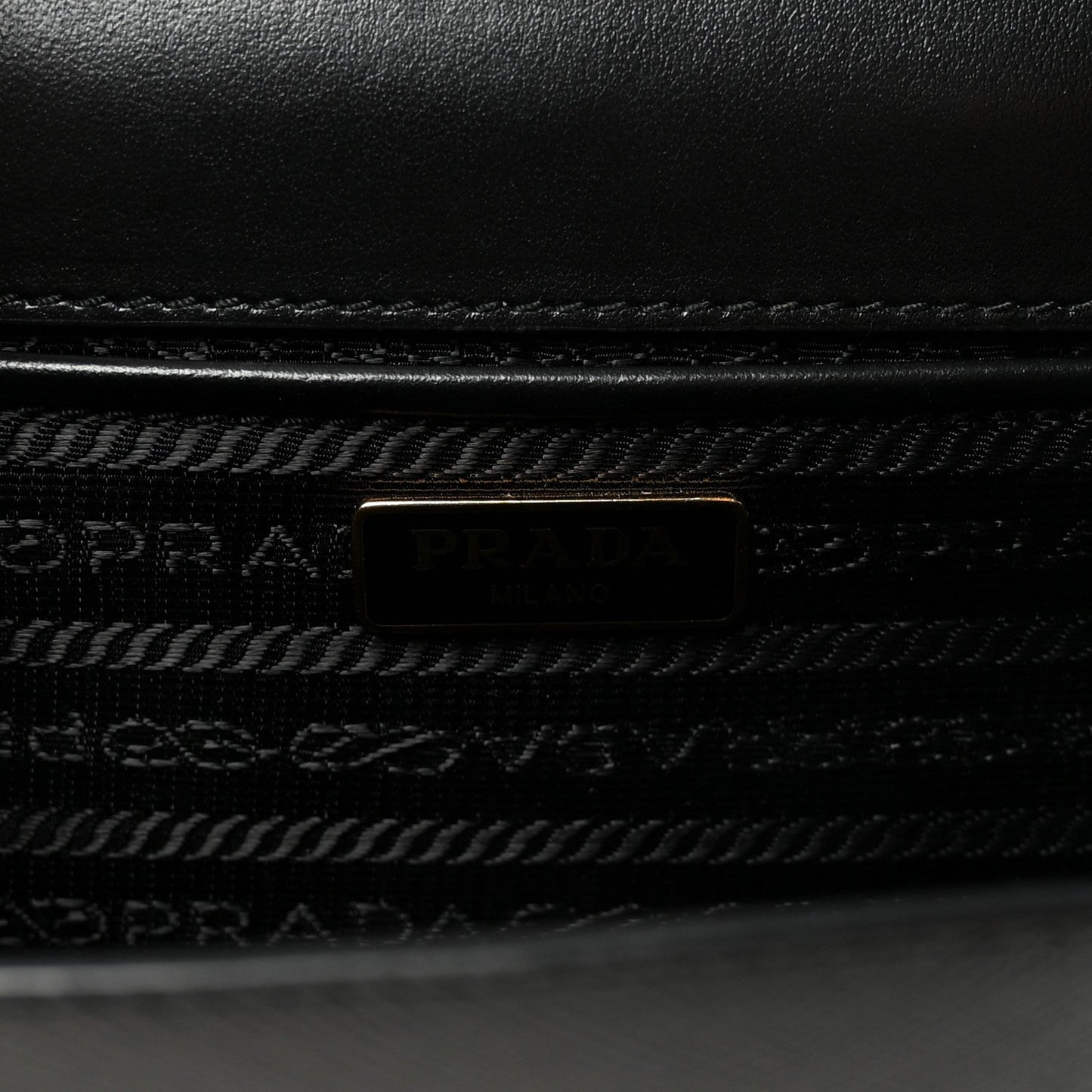 Shiny Lord Calfskin Medium Antigona Black