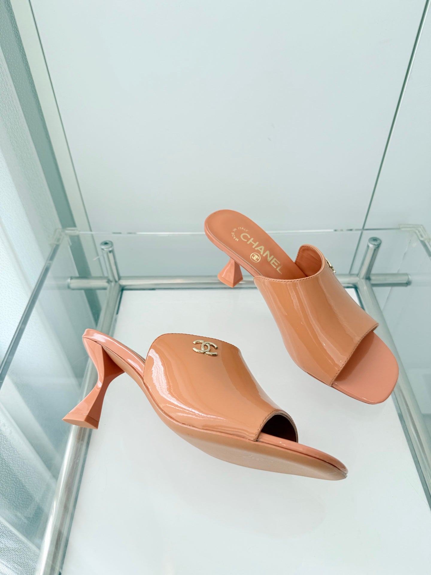 Chanel 26 Sandal 70 Orange in Patent Leather 597362