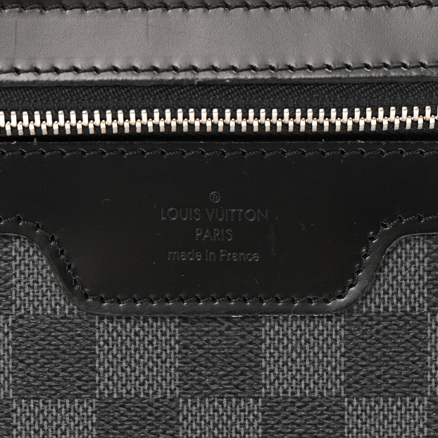 Damier Graphite Pegase 45