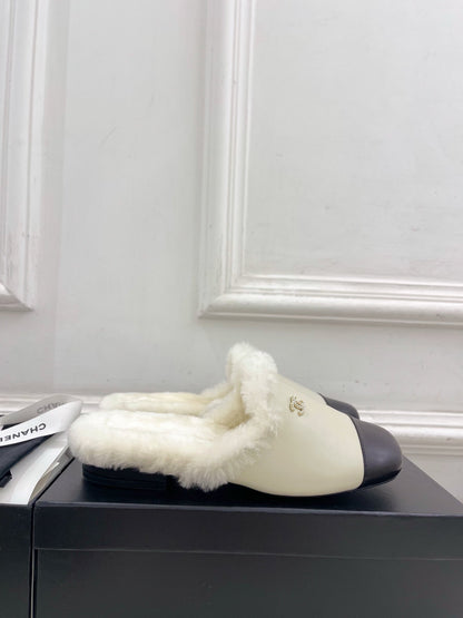 CC 25K Double C Pearl Fur Slippers Black Warm Beige Calfskin Shearing 586998