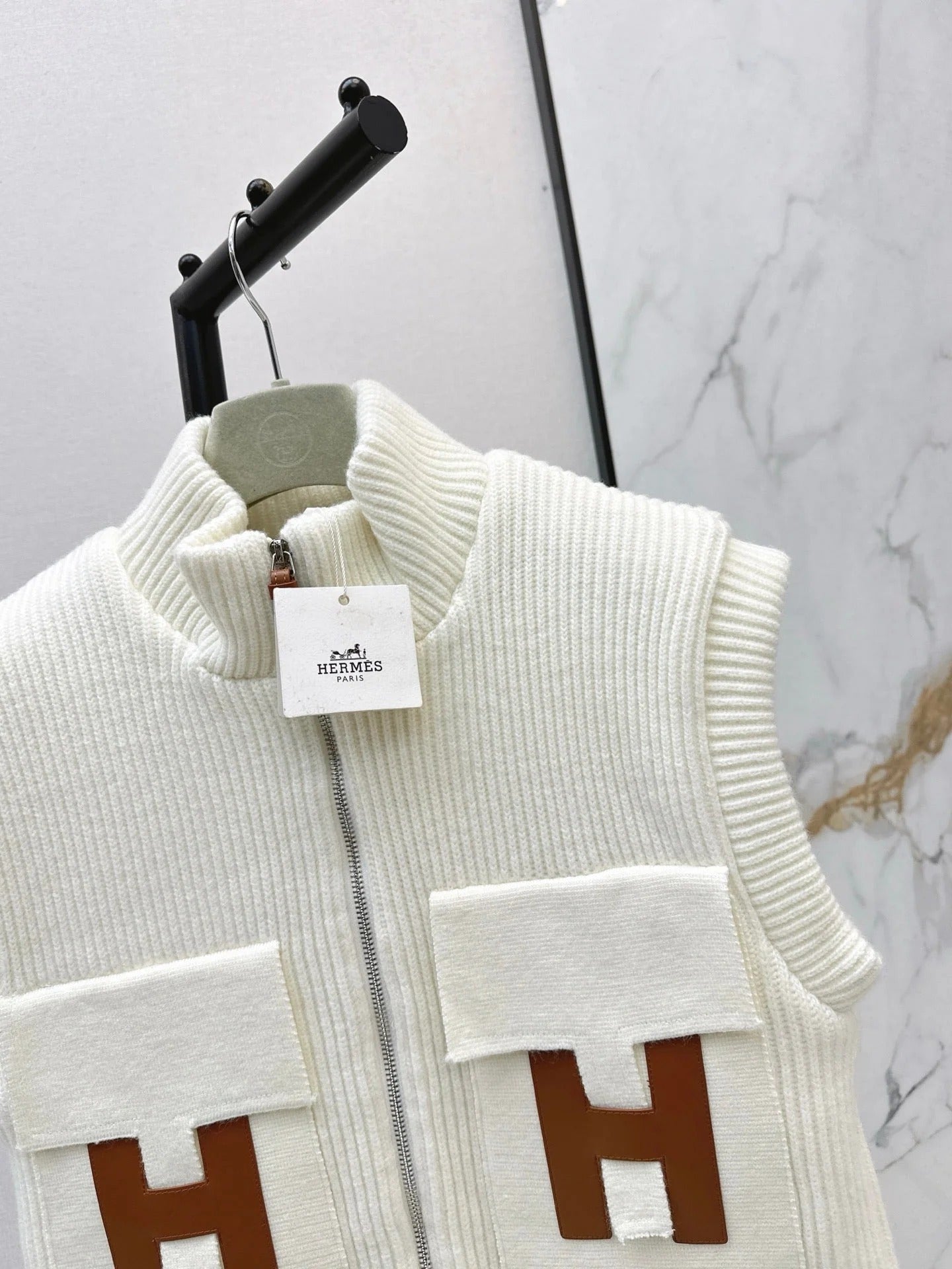 HERMES 25S SLEEVELESS KNIT VEST 235