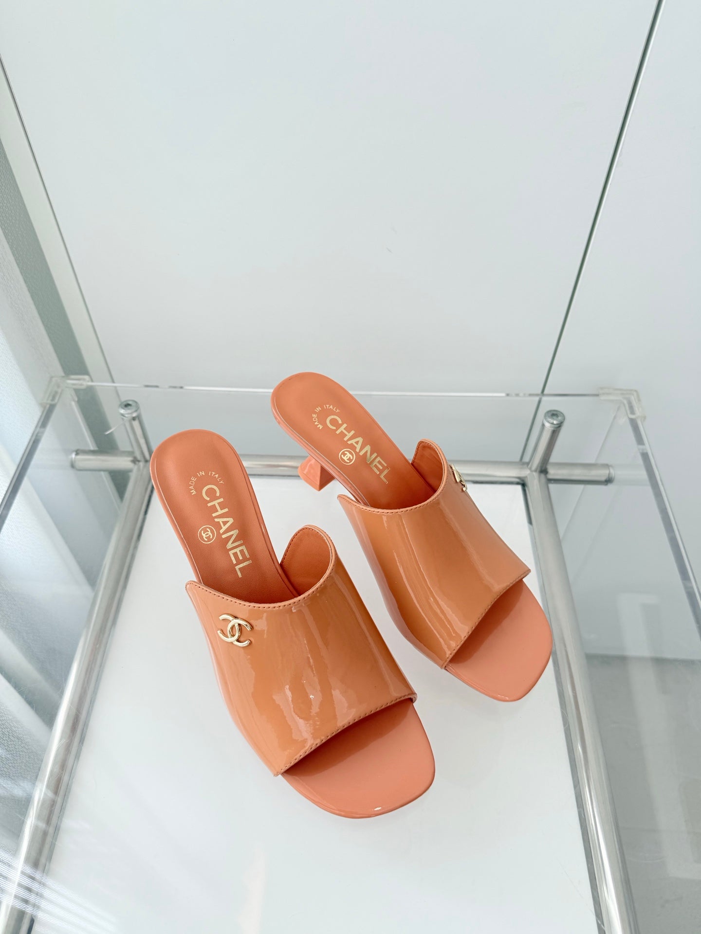 Chanel 26 Sandal 70 Orange in Patent Leather 597362