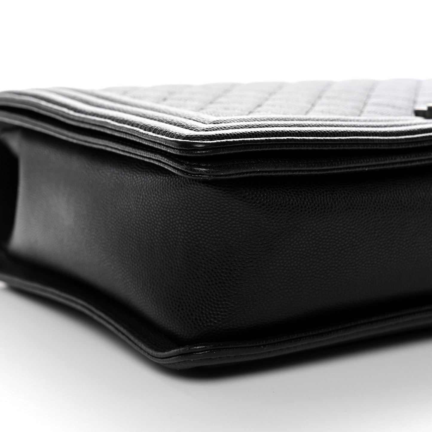 Caviar Quilted Large Boy Flap Black