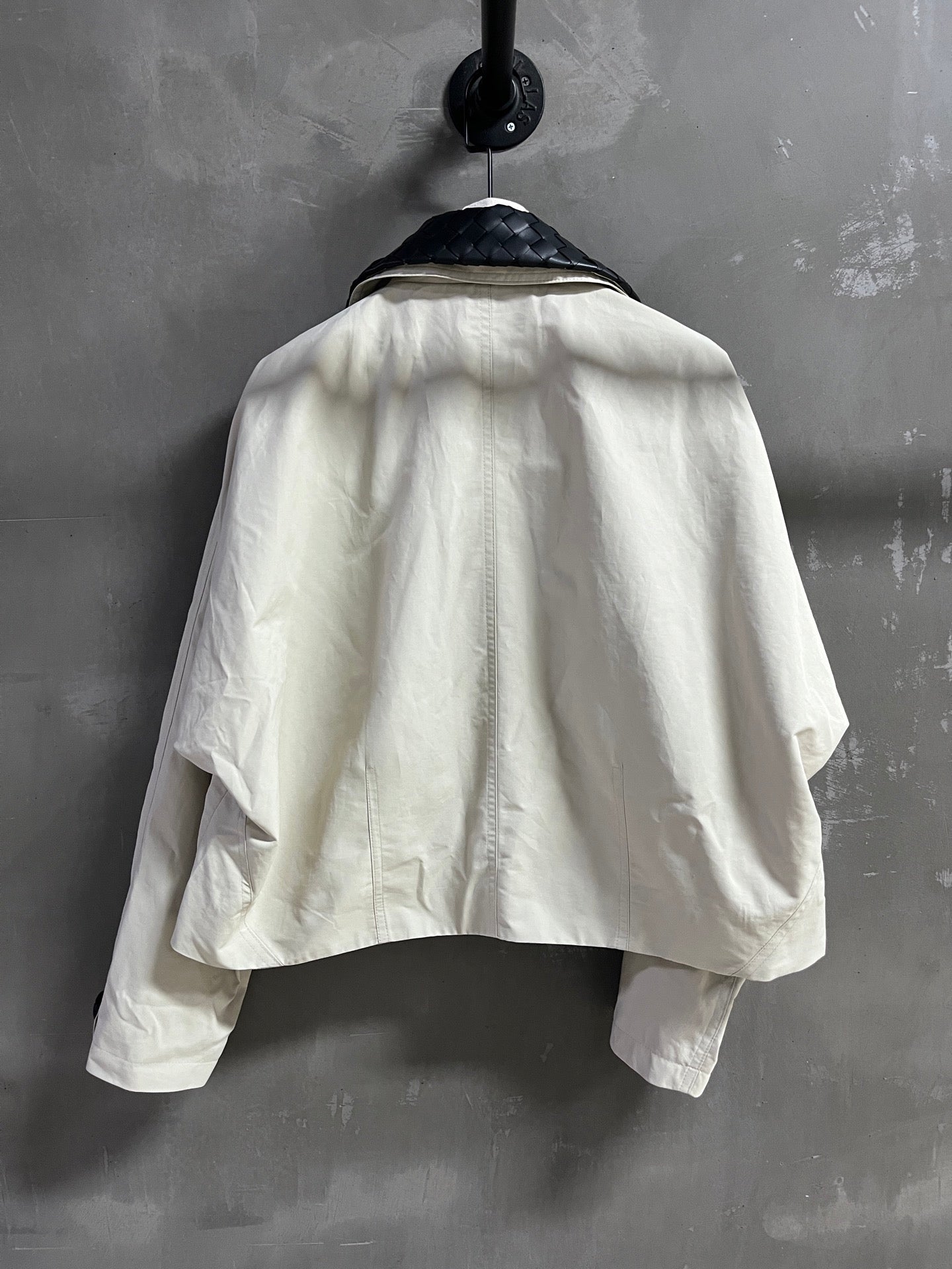 BV 25S Jacket Sheepskin Neck in White High-Weave Fabric