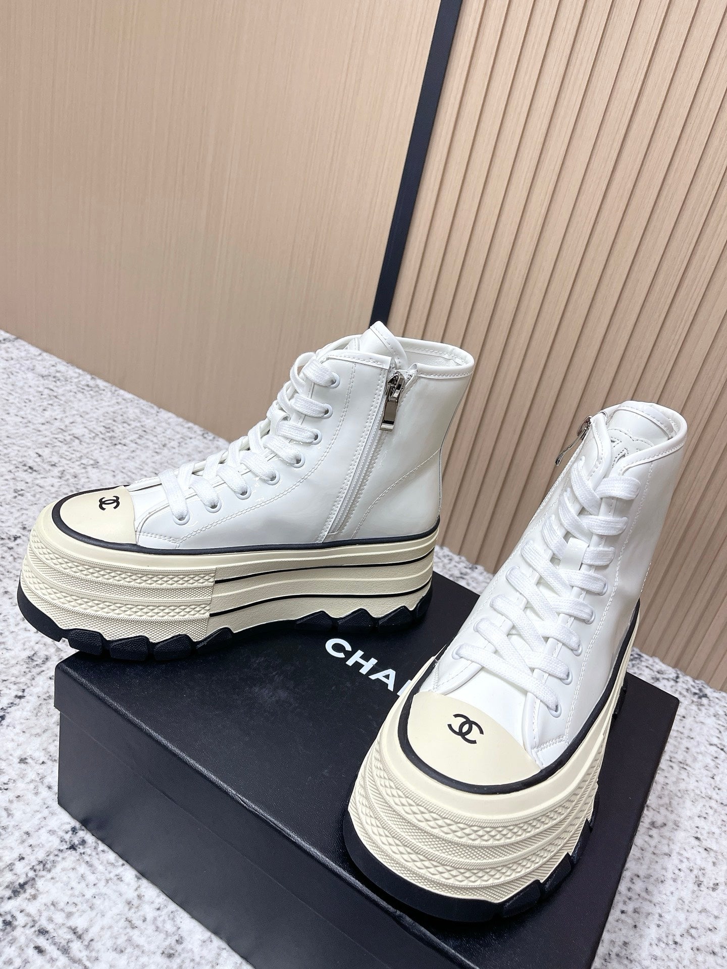 Chanel Platform High-Top Casual White Sneakers in Cowhide 591372