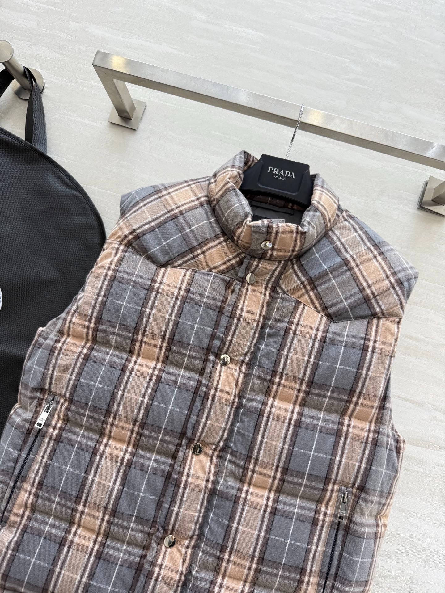 PRADA 25S PLAID DOWN VEST 512