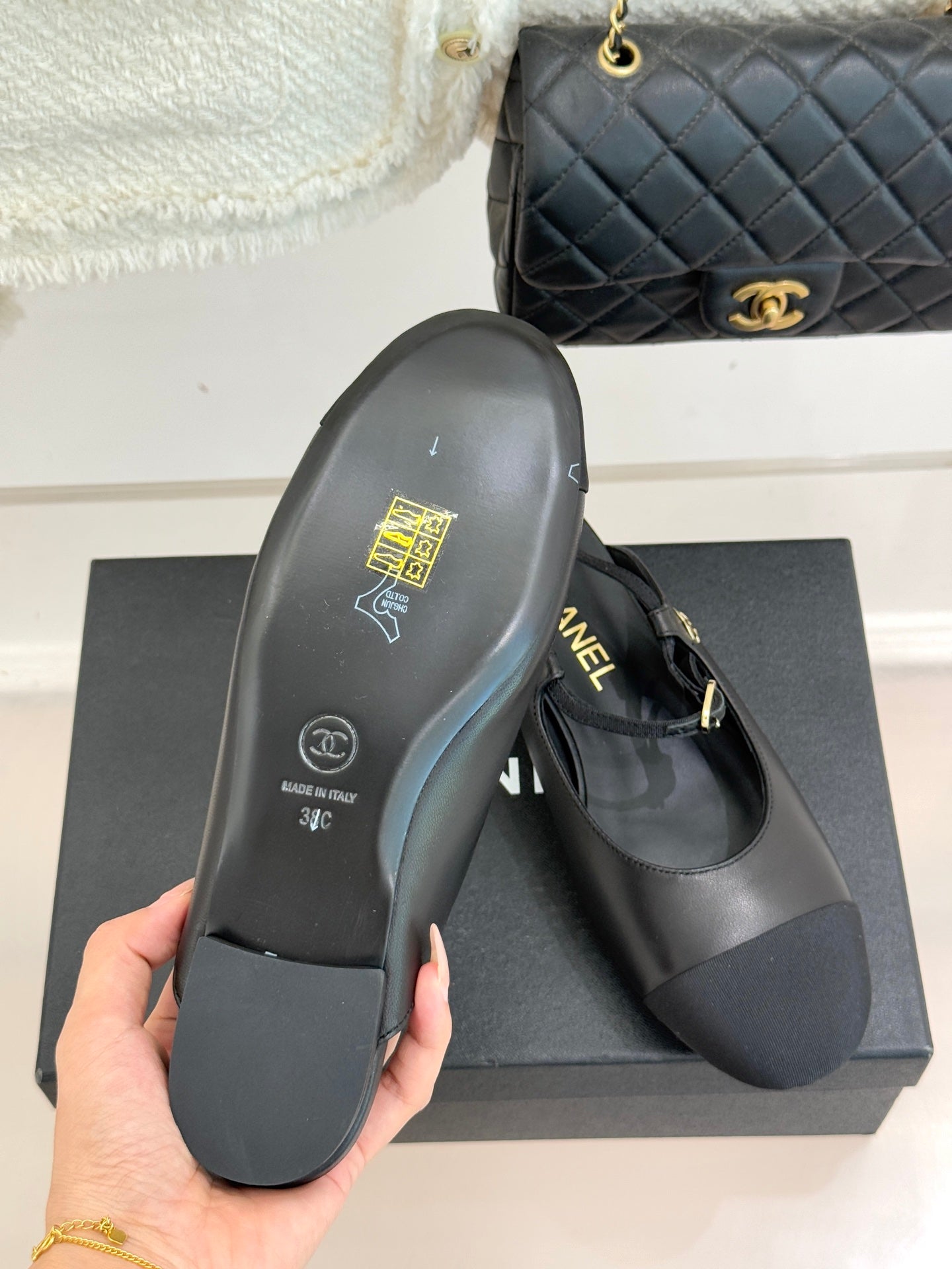 26C Two-tone Double C Flat Shoes Black Sheeskin 557688