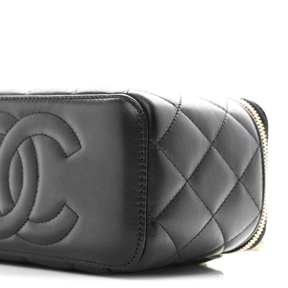 Lambskin Quilted Pearl Crush Small Vanity Case With Chain Black