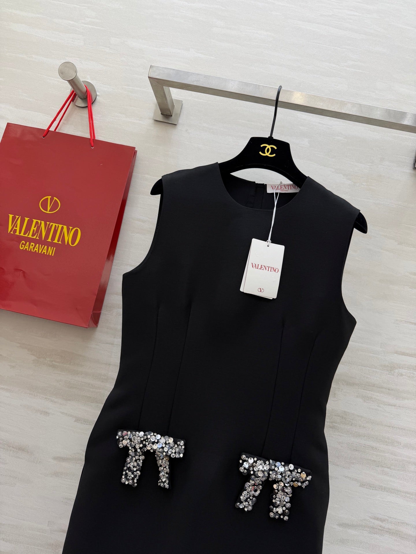 Valen 26s Bow-Embellished Beaded Sleeveless Dress Black Fabric 344781