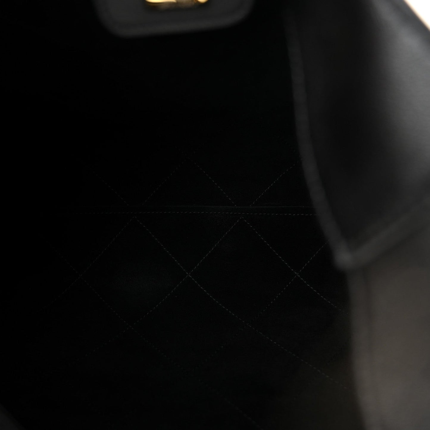 Shiny Lambskin Quilted Medium Hobo Black