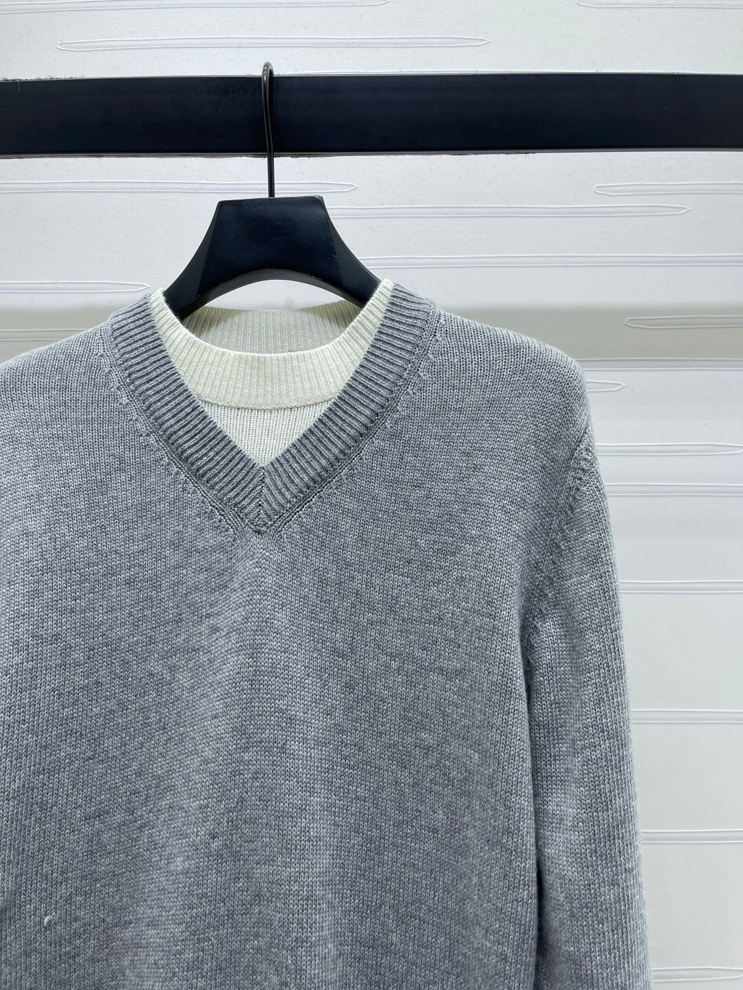 CC 26s Crew Neck Color-Blocked Faux Two-Piece Sweater Cashemere 344154