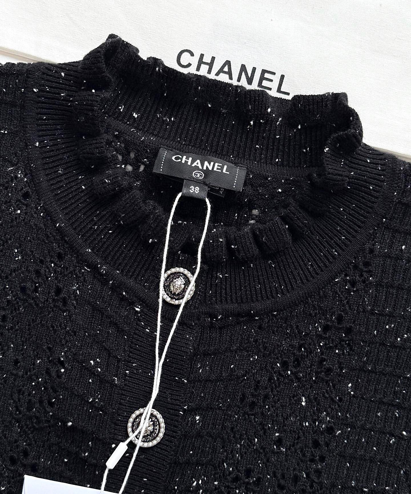 CHANEL SWEATER STYLE 82