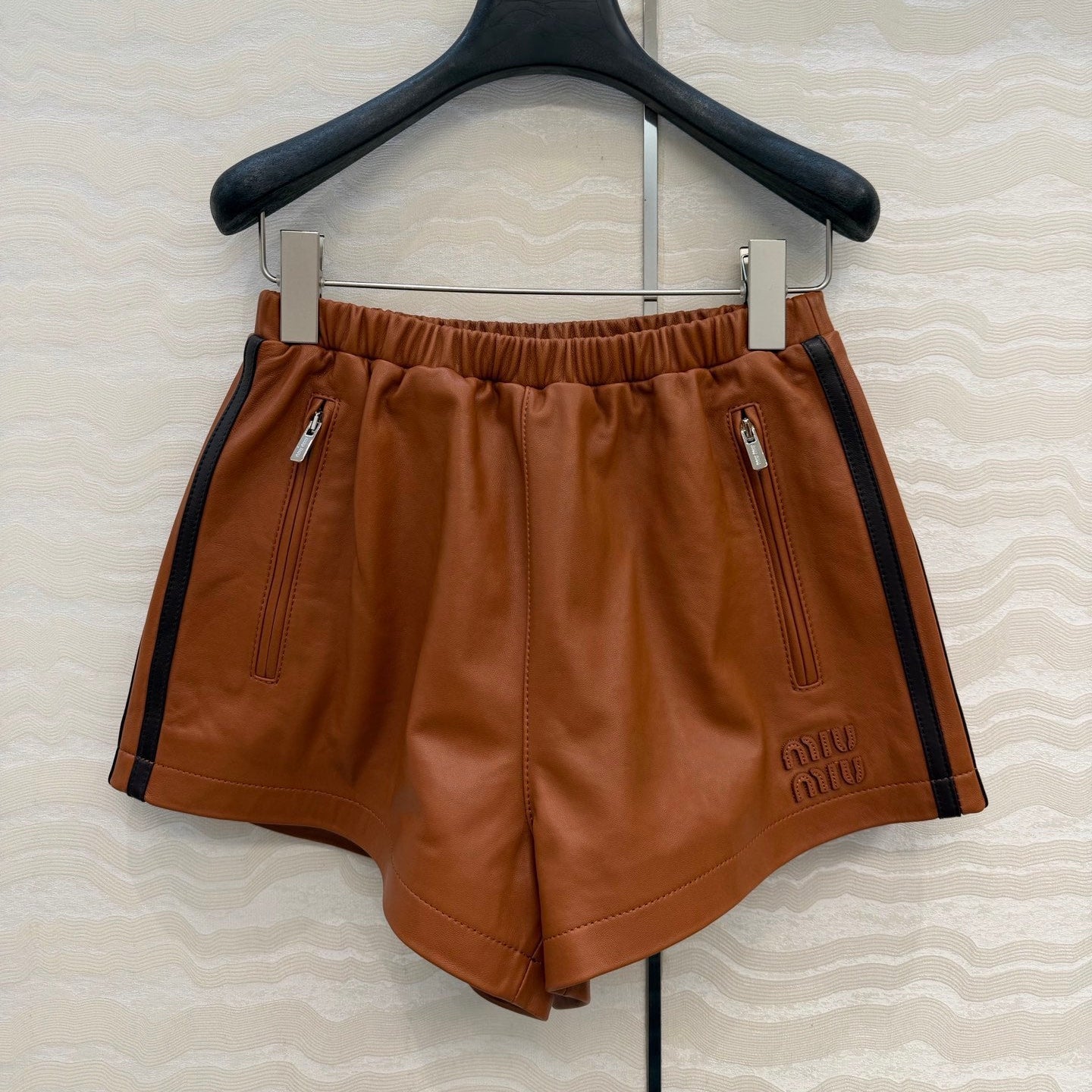 Miu SS26 Striped Nappa Leather Shorts Brandy Lambskin 351107