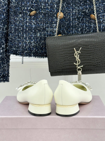 Jimmy Choo 26WF Pointed Toe Rhinestone Bow Chunky Heel White  Sheepskin 573542