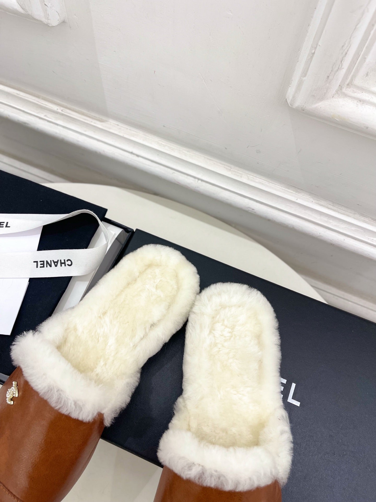 CC 25K Double C Pearl Fur Slippers Black Warm Beige Calfskin Shearing 586998