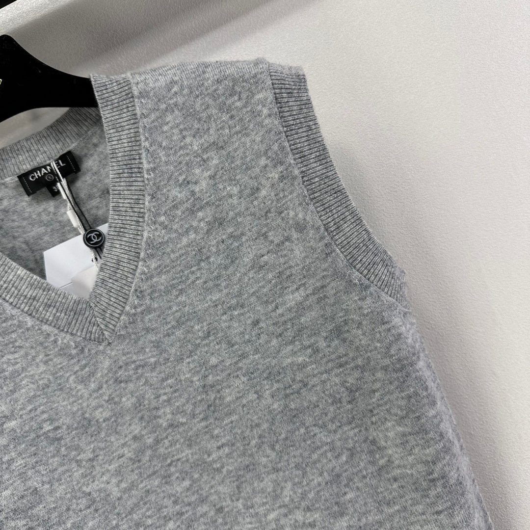 CC V-neck Vest Grey Wool 346001