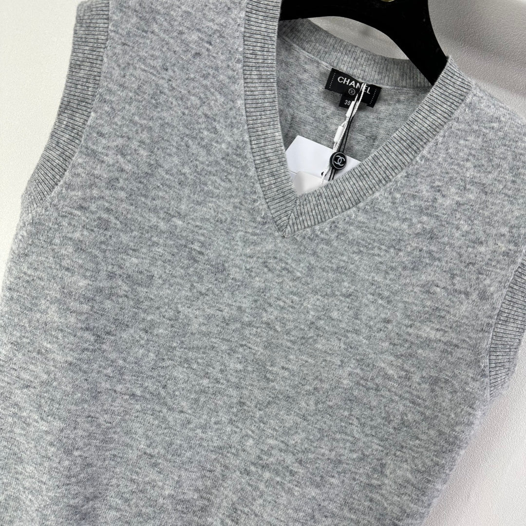 CC V-neck Vest Grey Wool 346001